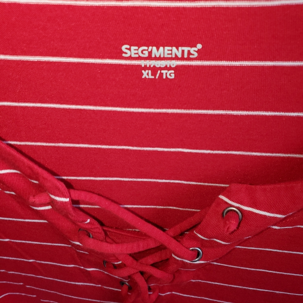 Beautiful red Top - Picture 2 of 3